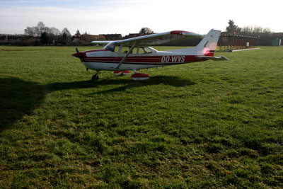 Cessna 172 OO-WVS back on the grass in Kortrijk (EBKT)