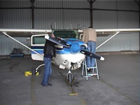 Preparing teh Cessna 172 RG