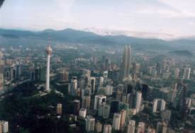 5.	City Area: Petronas Twin Towers rechts, Telecom Tower links, en wij ertussen