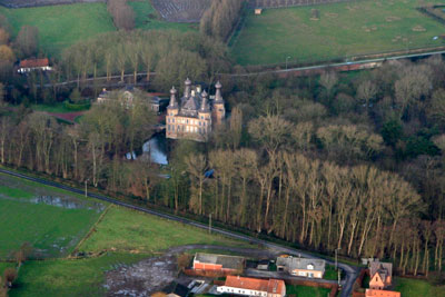 Kasteel Aishove in Kruishoutem from the air