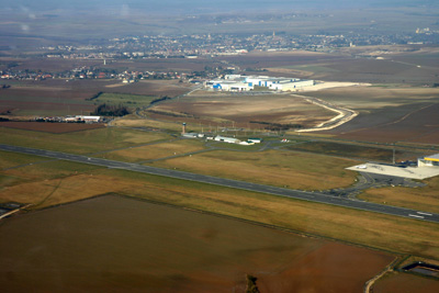 Righthand downwind for runway 09 at Albert Bray LFAQ