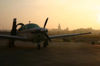 Mooney in the morning light in Lille LFQQ