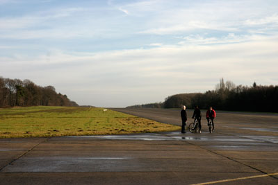 Mountainbikers on the taciway in Ursel (EBUL)