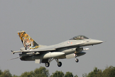 Norwegian Tiger F-16 landing