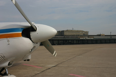 Piper waiting on apron to leave Berlin