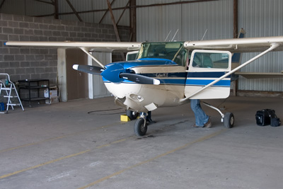 Preflighting teh Cessna 172 RG