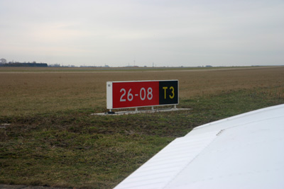 Taxisign at Lille Lesquin (LFQQ)